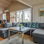 Three-bedroom In Knebel