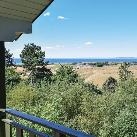 Three-bedroom In Dom wakacyjny *