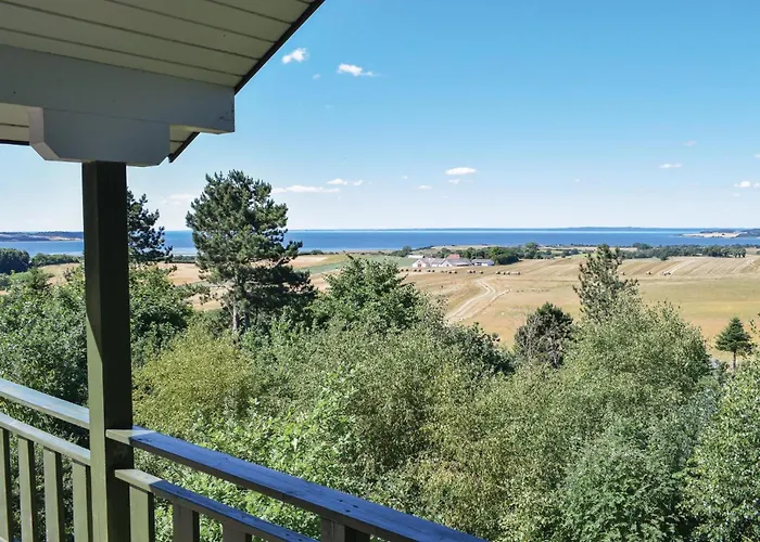 Three-bedroom In Dom wakacyjny *